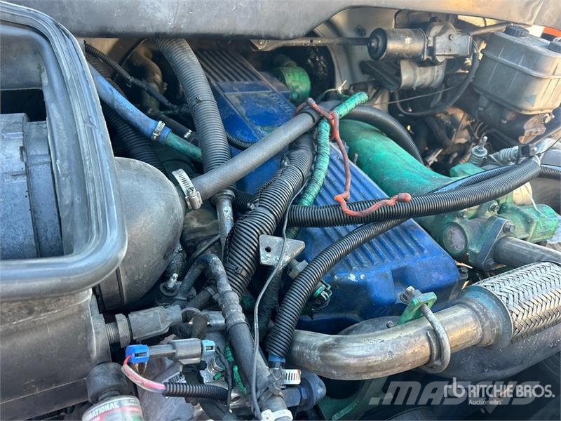 International 4300 ボックスボディー、ウイング、箱車