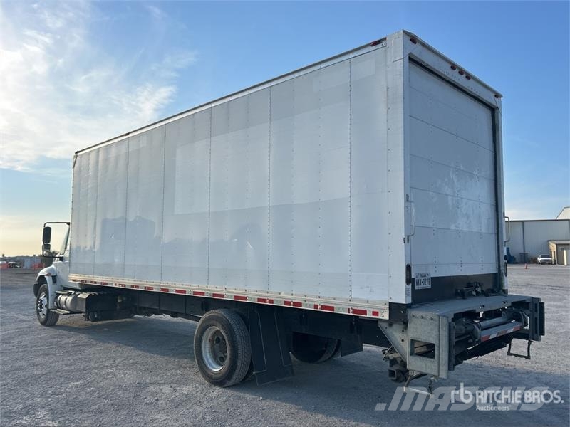 International 4300 Camiones con caja de remolque