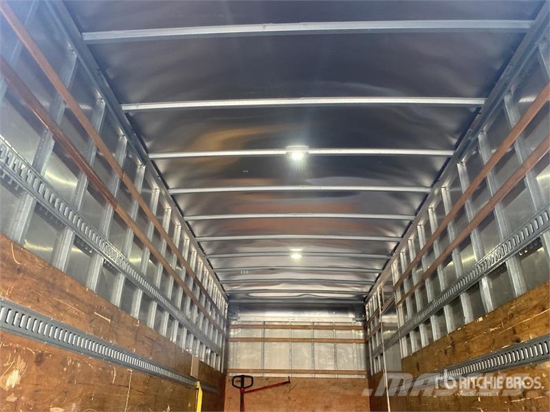 International 4300 شاحنات ذات هيكل صندوقي
