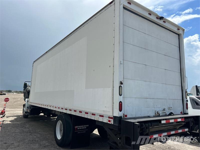 International 4300 厢式货车