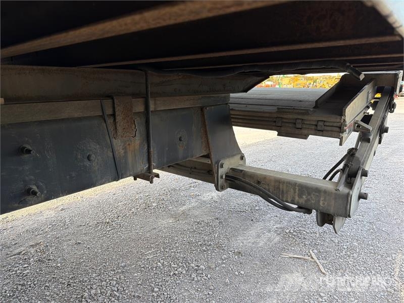 International 4300 شاحنات ذات هيكل صندوقي