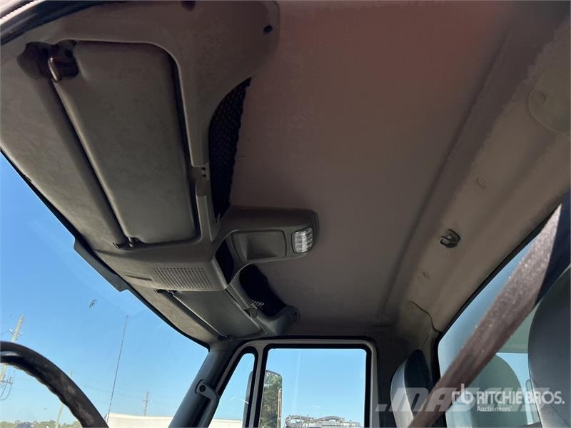 International 4300 Furgons