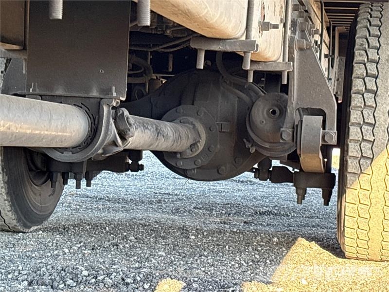 International 4300 شاحنات ذات هيكل صندوقي