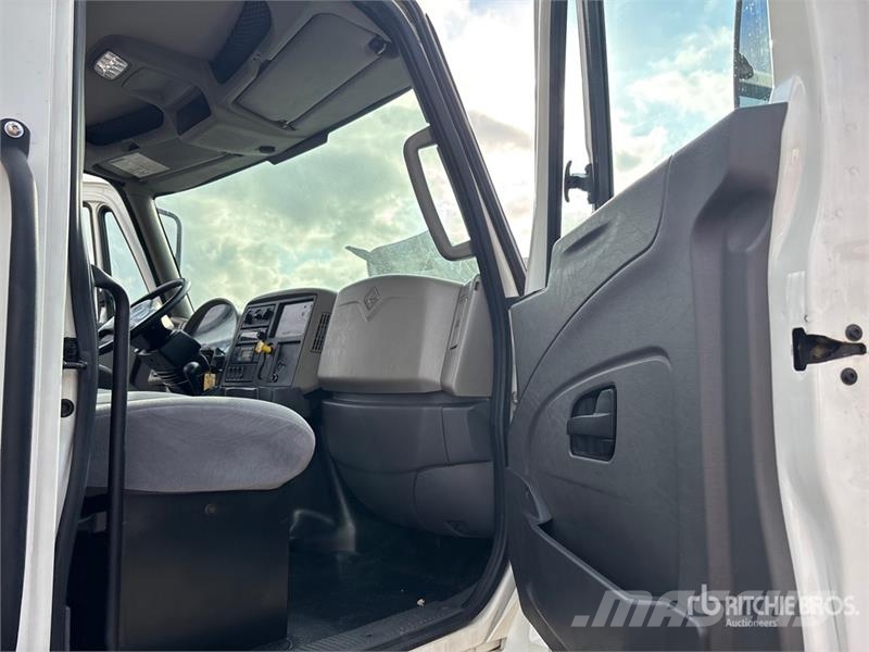 International 4300 Umpikorikuorma-autot