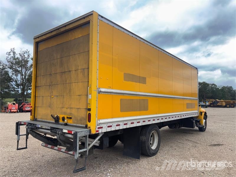 International 4300 Skåpbilar