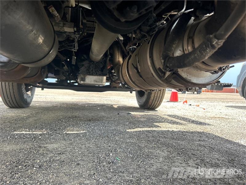 International 4300 厢式货车