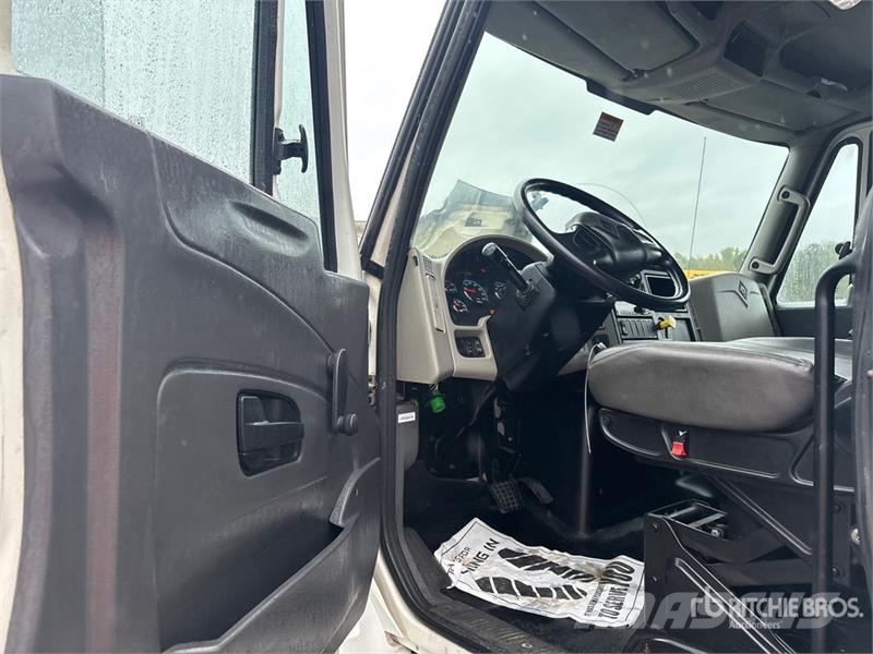 International 4300 Umpikorikuorma-autot