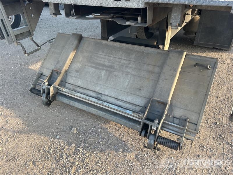 International 4300 Umpikorikuorma-autot