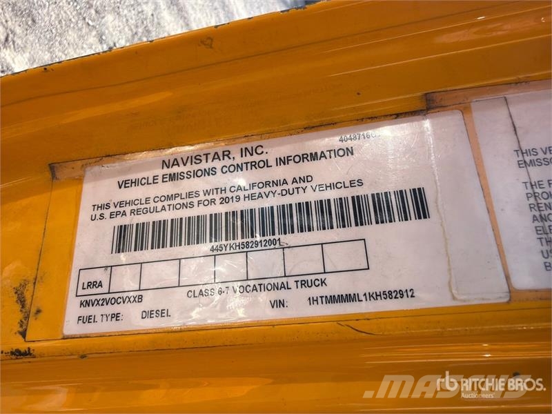 International 4300 شاحنات ذات هيكل صندوقي