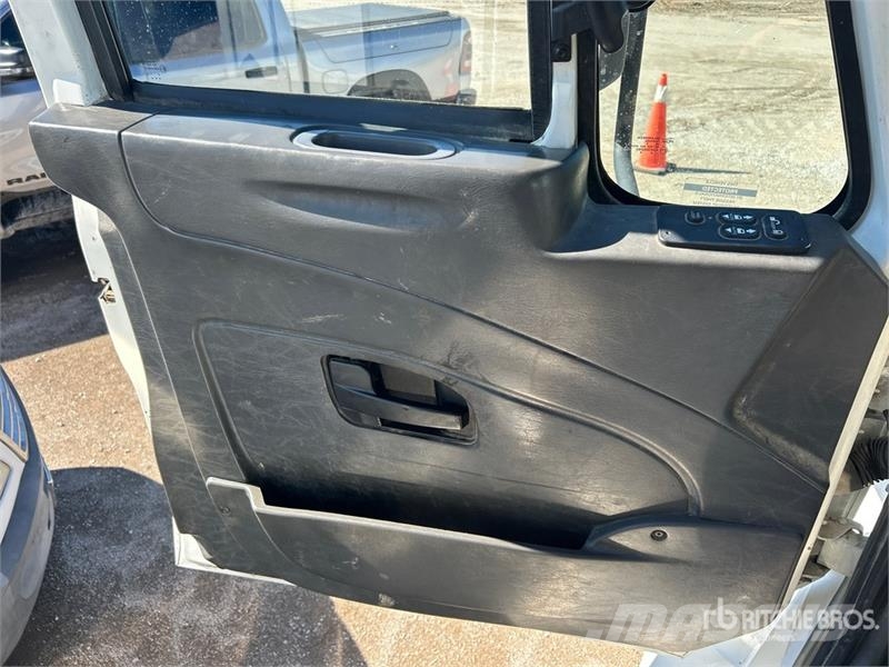 International 4300 Utilitaire benne