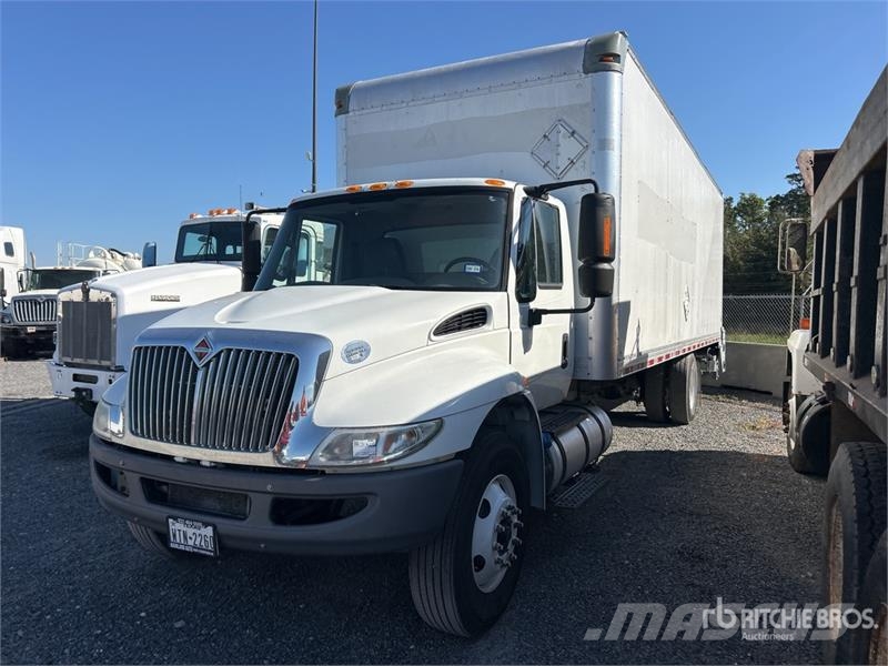International 4300 Furgons