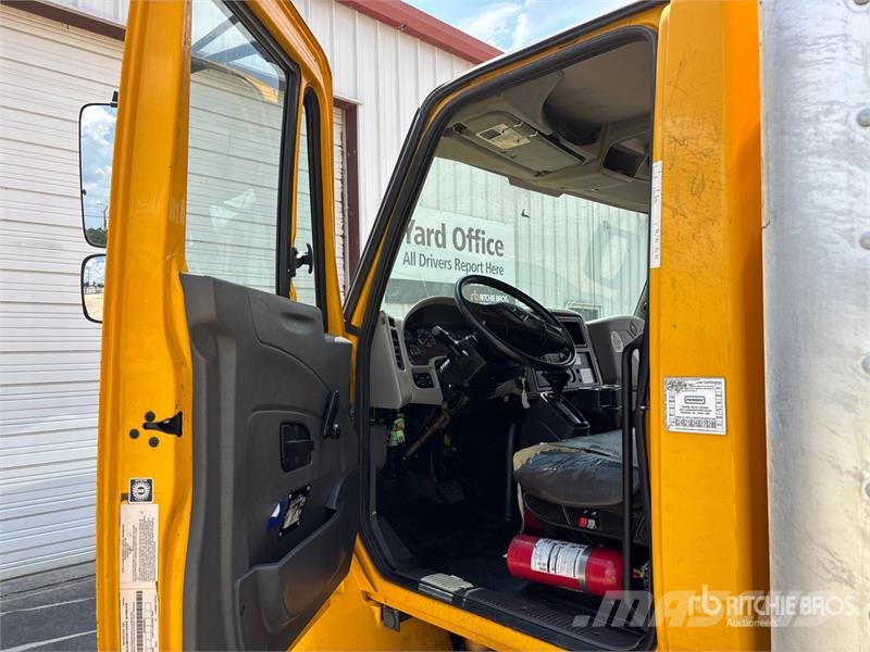 International 4300 Skriňová nadstavba