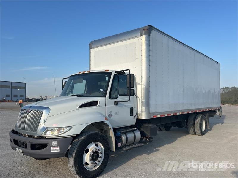 International 4300 Camiones con caja de remolque