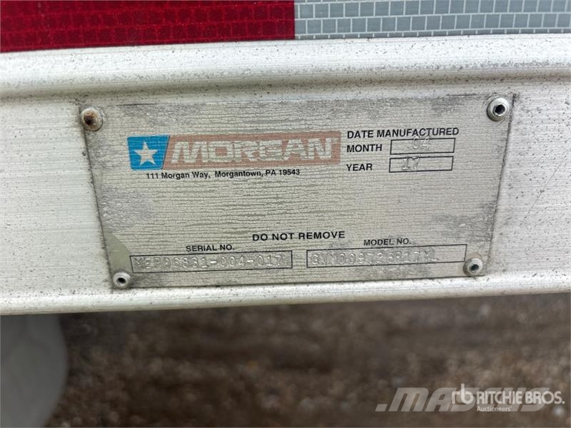 International 4300 Skåpbilar