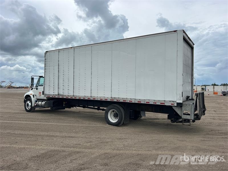 International 4300 탑차 트럭