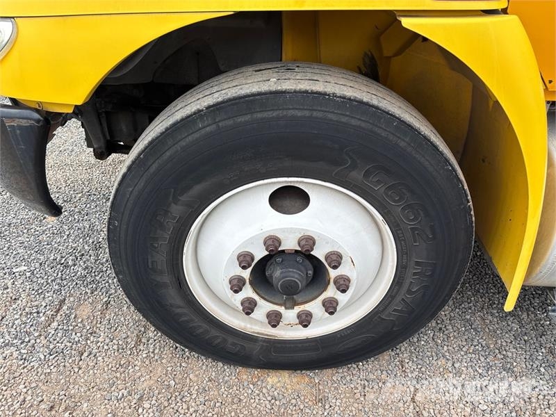 International 4300 Bakwagens met gesloten opbouw