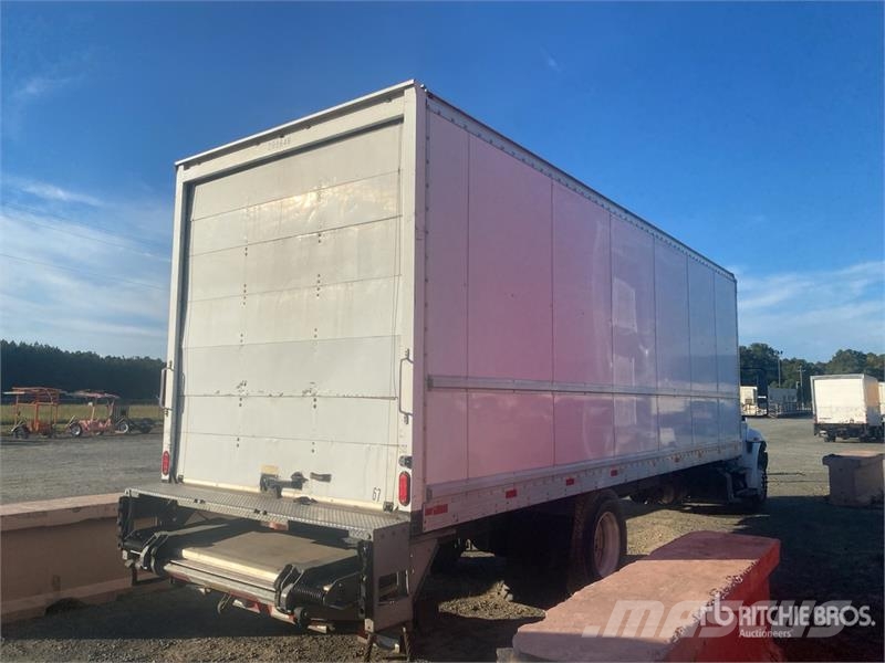 International 4300 شاحنات ذات هيكل صندوقي