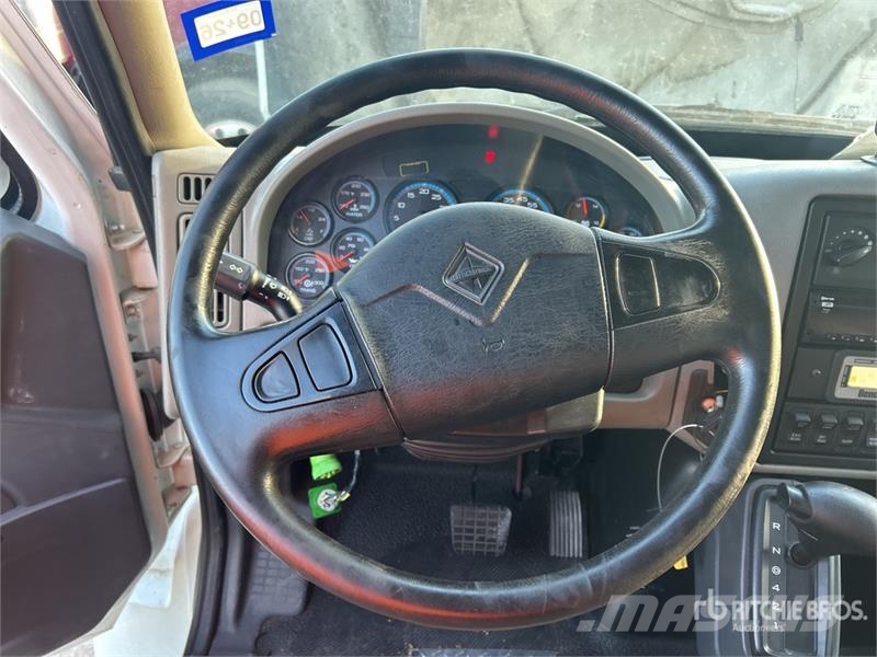 International 4300 Umpikorikuorma-autot