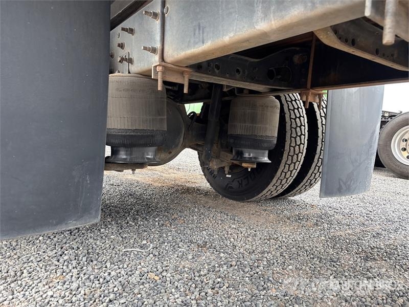 International 4300 Bakwagens met gesloten opbouw