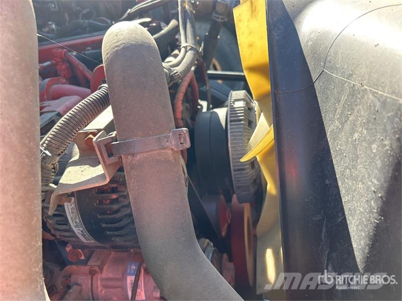 International 4300 Furgons