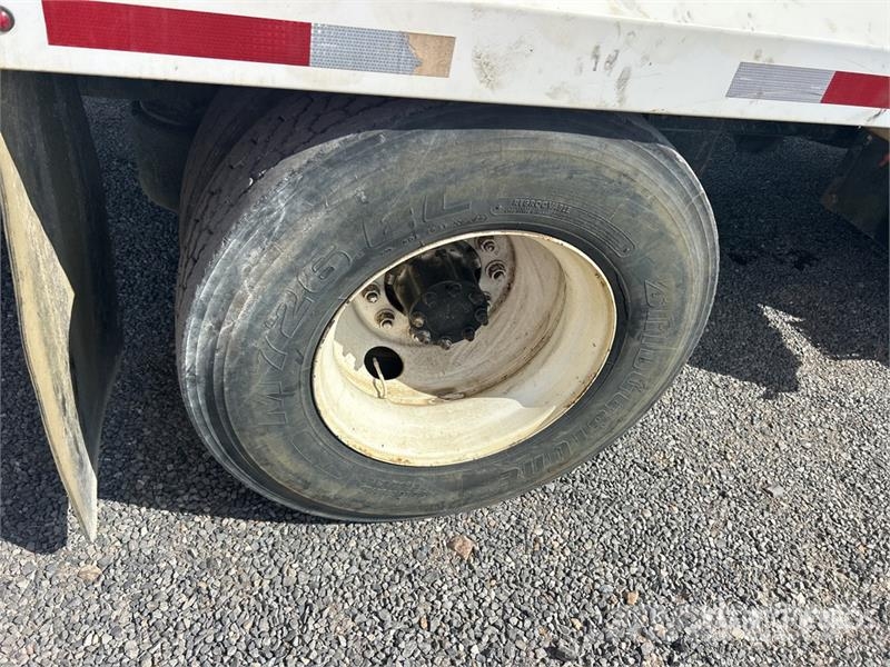 International 4300 Wassertanker