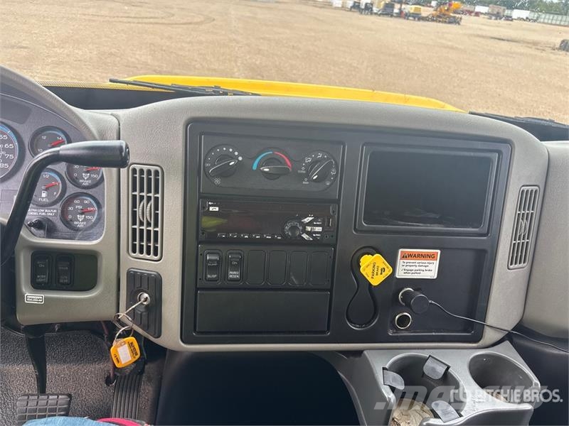 International 4300 Skåpbilar