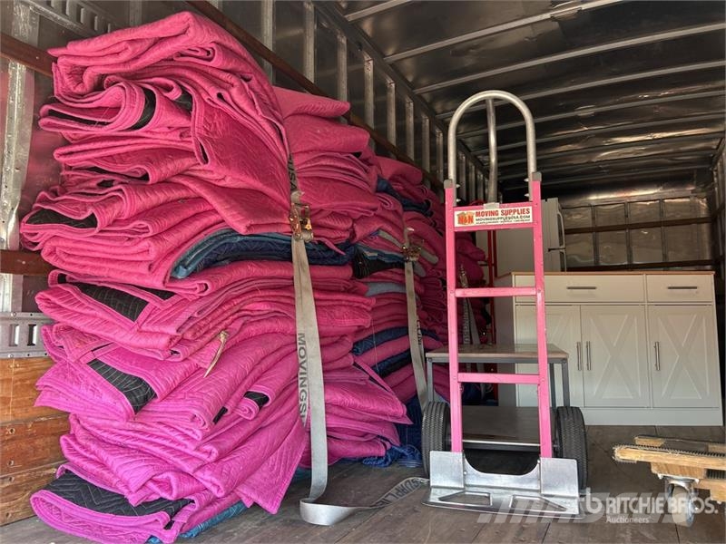 International 4300 شاحنات ذات هيكل صندوقي