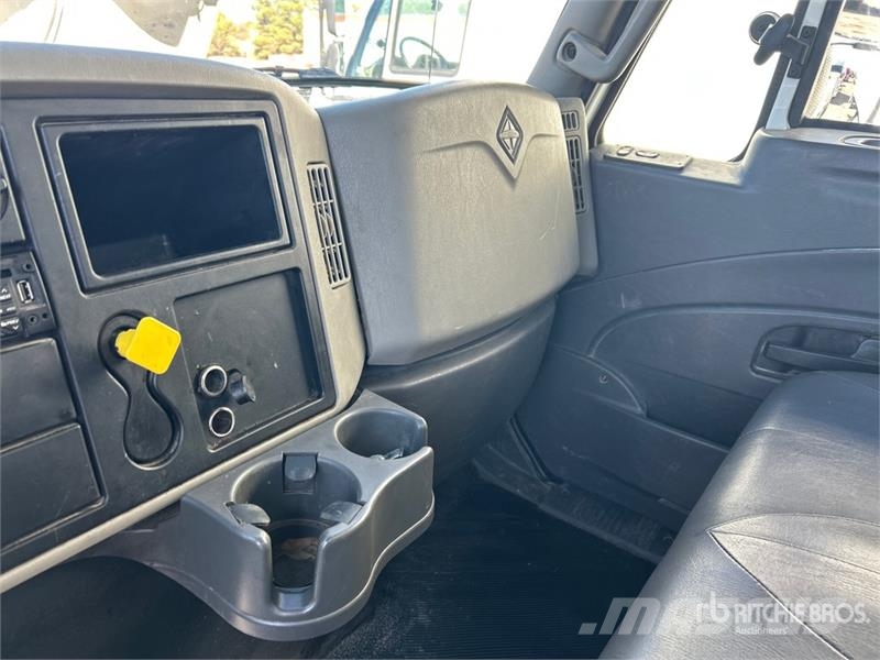 International 4300 Utilitaire benne