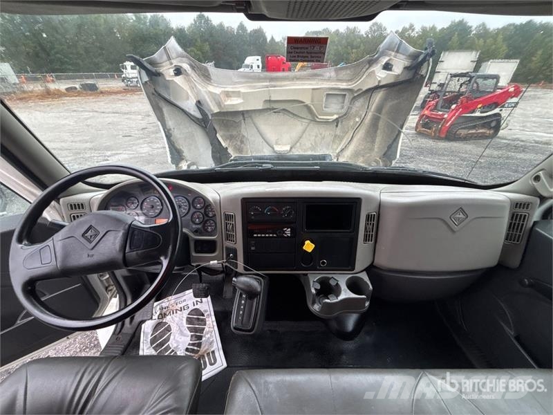 International 4300 Umpikorikuorma-autot