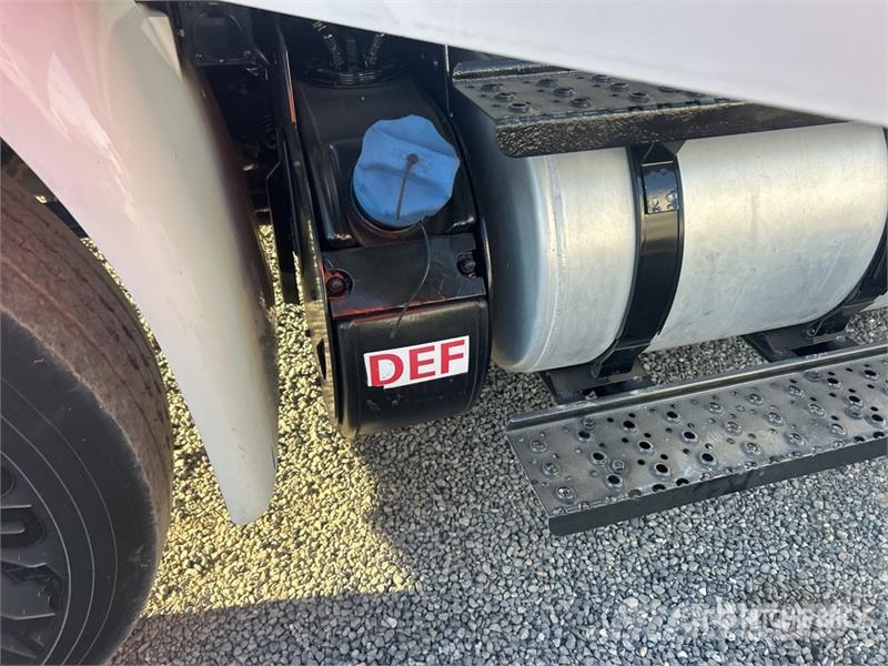 International 4300 Temperature controlled trucks