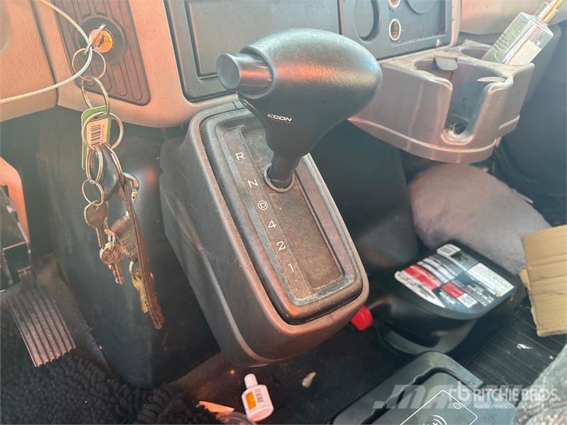 International 4300 Umpikorikuorma-autot