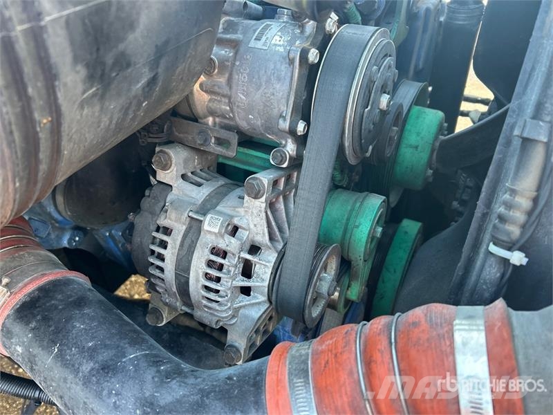 International 4300 ボックスボディー、ウイング、箱車