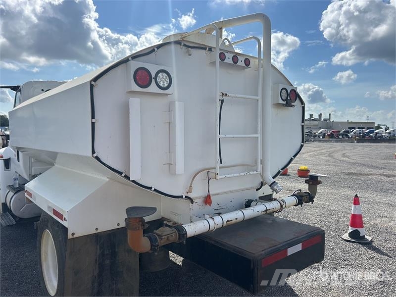 International 4300 Wassertanker