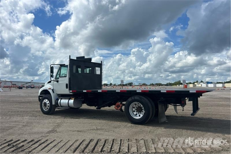 International 4300 レッカー車