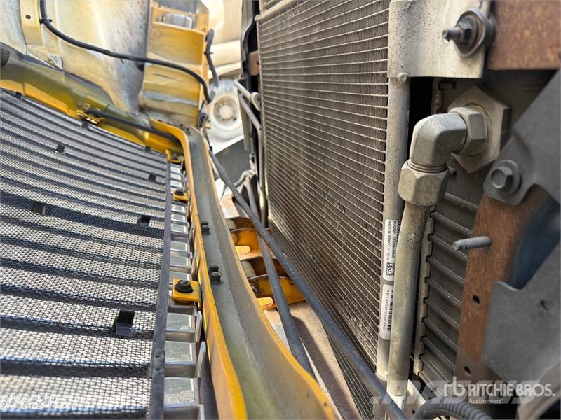 International 4300 شاحنات ذات هيكل صندوقي