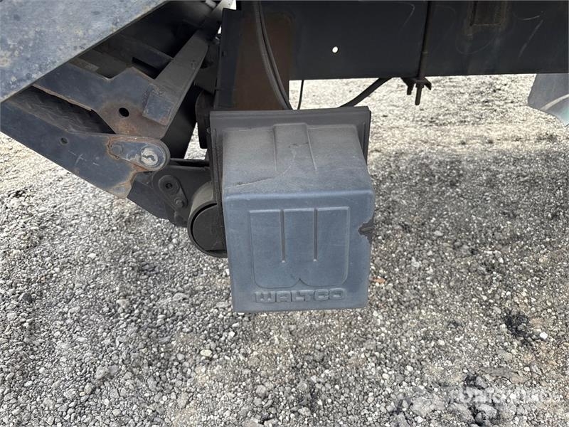 International 4300 Umpikorikuorma-autot