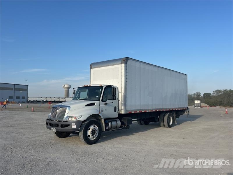 International 4300 Umpikorikuorma-autot