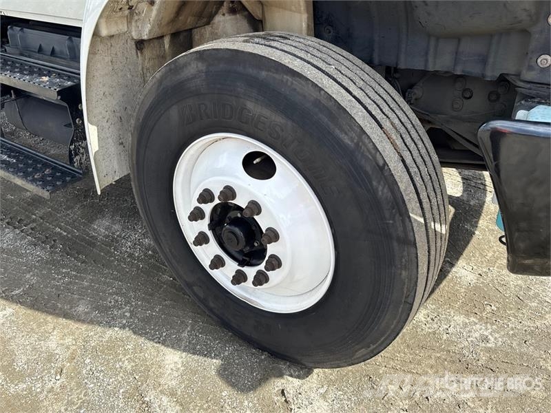 International 4300 Umpikorikuorma-autot