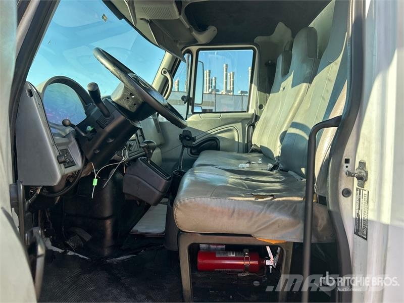 International 4300 ボックスボディー、ウイング、箱車