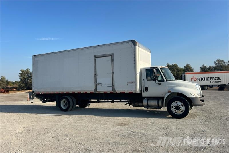 International 4300 Umpikorikuorma-autot