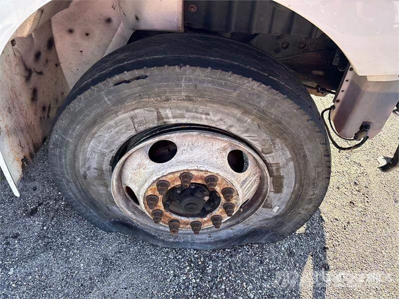 International 4300 Umpikorikuorma-autot