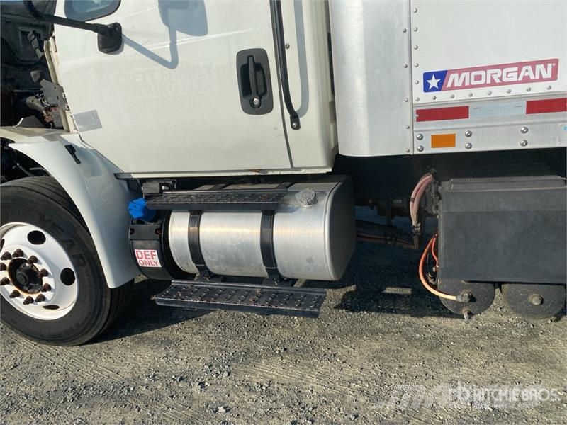 International 4300 شاحنات ذات هيكل صندوقي