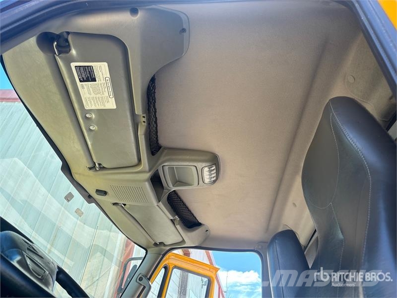International 4300 Skåpbilar