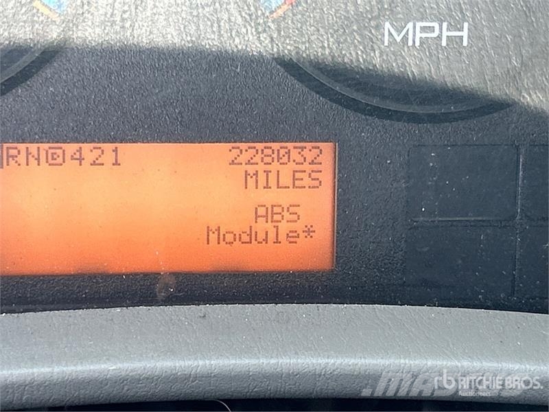 International 4300 厢式货车