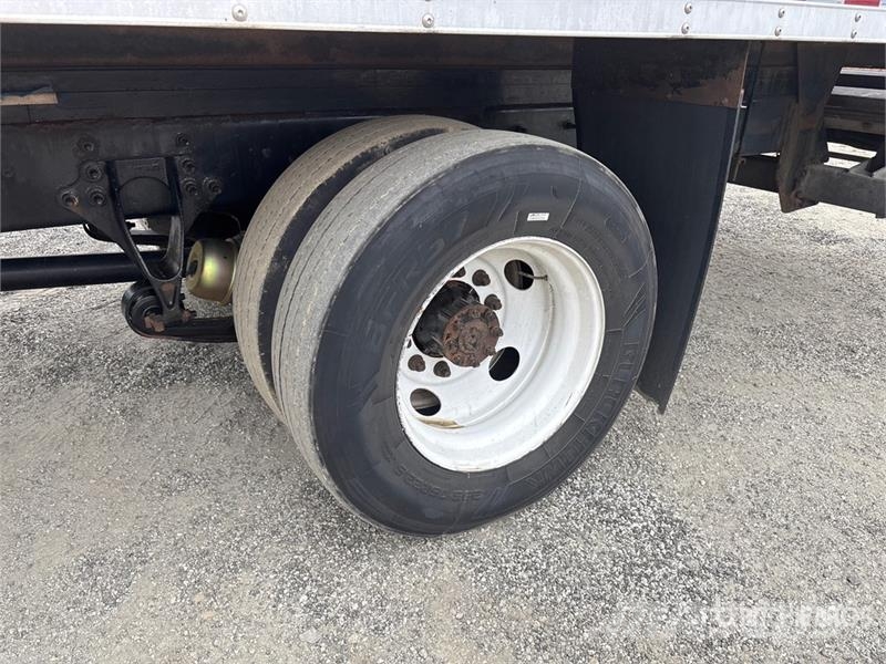 International 4300 شاحنات ذات هيكل صندوقي