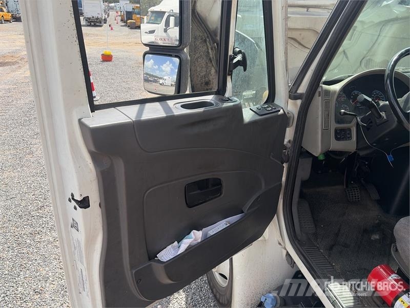 International 4300 Skriňová nadstavba