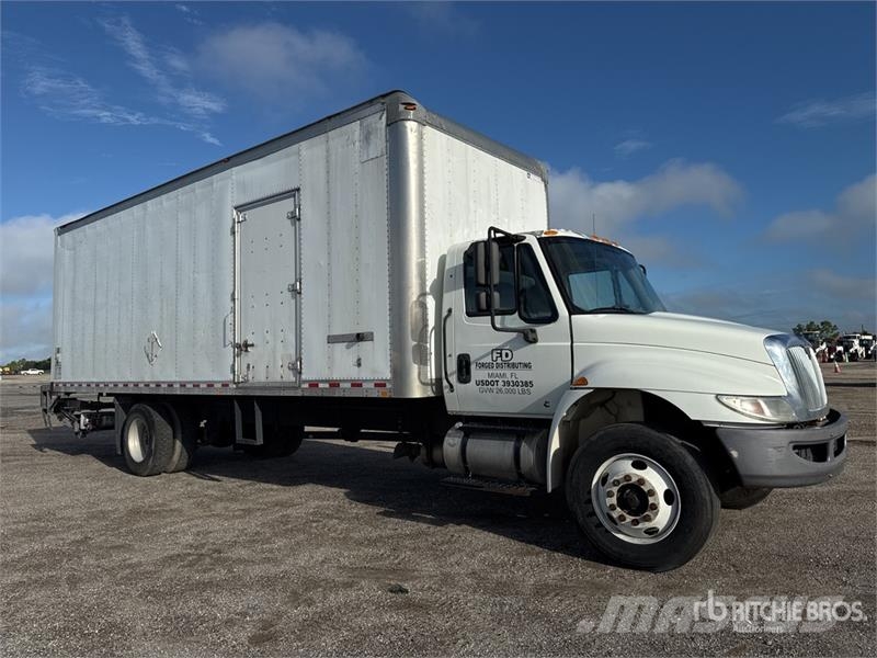International 4300 شاحنات ذات هيكل صندوقي