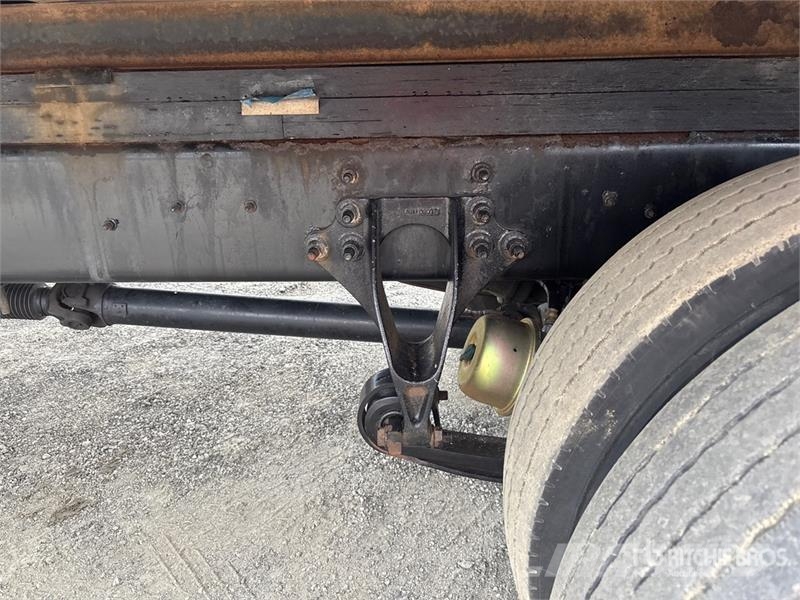 International 4300 شاحنات ذات هيكل صندوقي