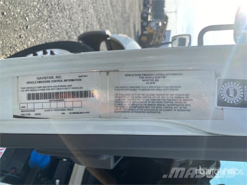 International 4300 شاحنات ذات هيكل صندوقي