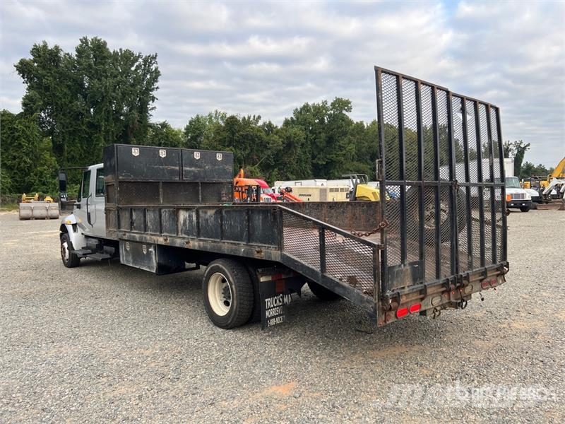 International 4300 4x2 Crew Cab Flatbed Truck Tovornjaki s kesonom/platojem